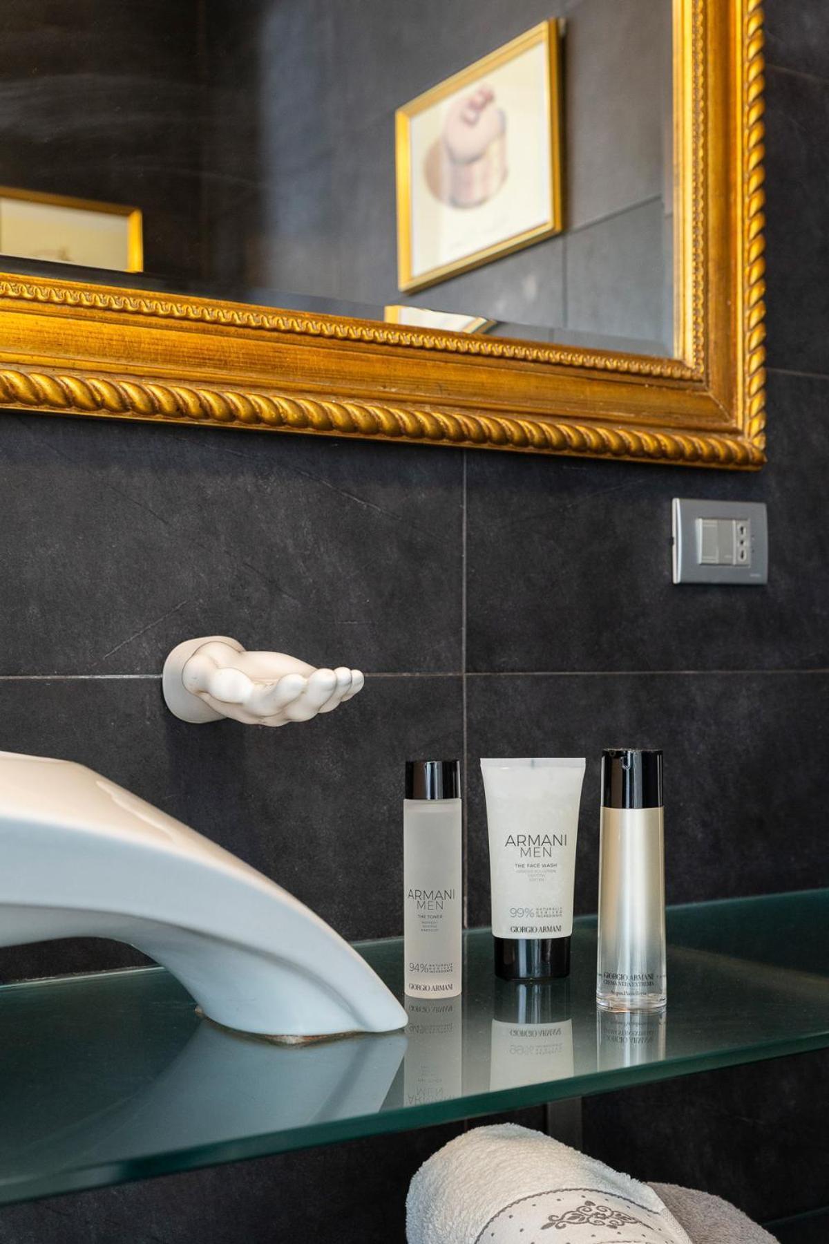 The Boutique Houses - Iconic Suite In Galleria Duomo With Private Parking Milaan Buitenkant foto